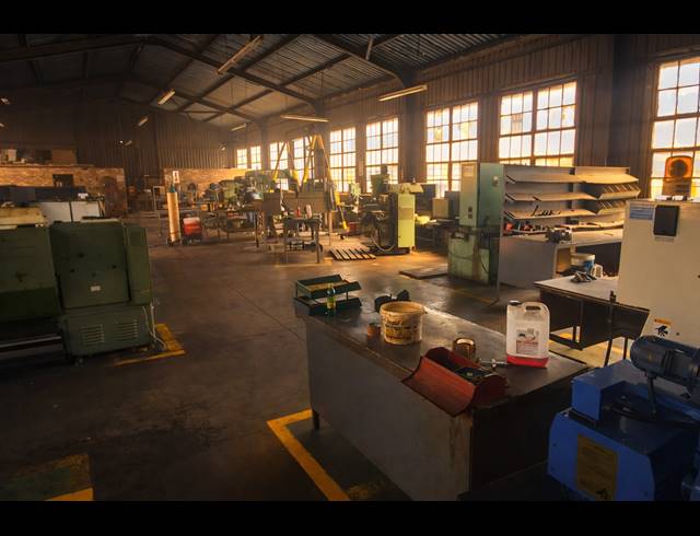 700M² WAREHOUSE FOR SALE IN MARIEVALE